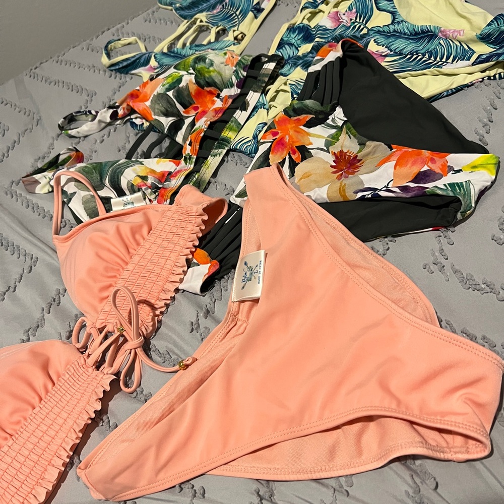 3 Bikini Sets